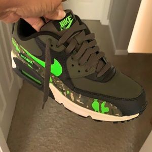 Youth Black and green air max